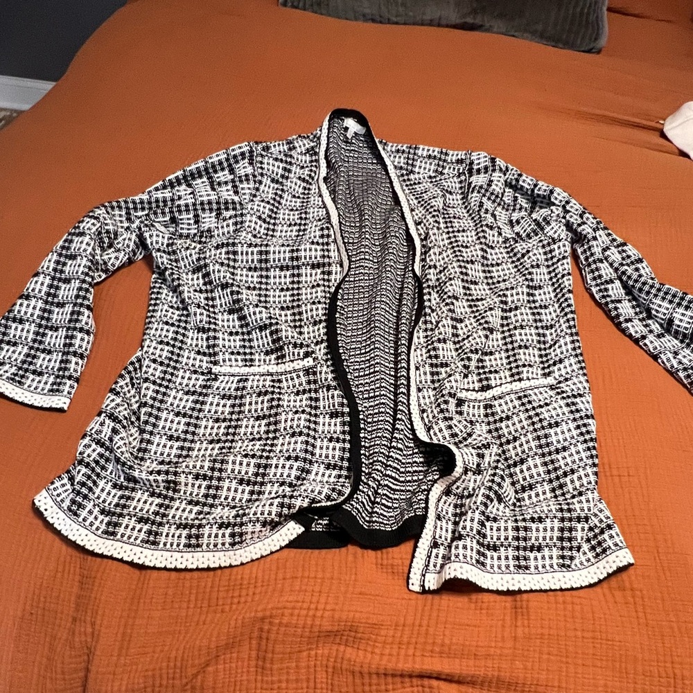 Skies are blue 3x Black and White Open Front Cardigan